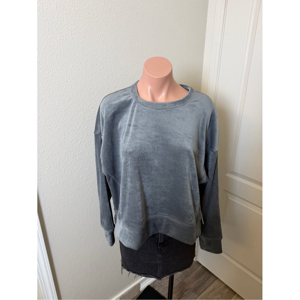NWT Yogalicious Soft Plush Grey Crewneck Sweatshirt Sz L